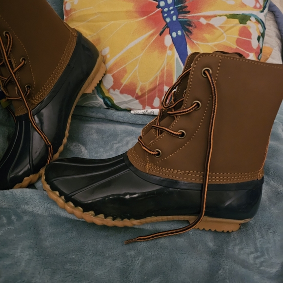 Western Chief Navy and Brown Water-Resistant Rain Boots - Picture 5 of 11